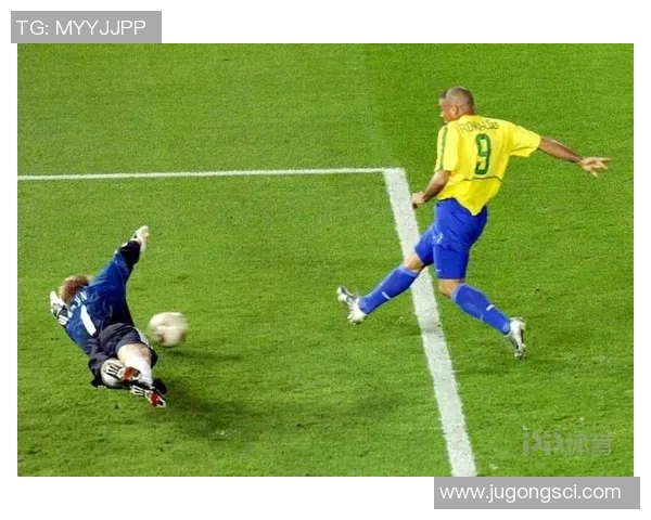 足球球星因伤瘸腿坚持拼搏感动无数球迷热泪盈眶